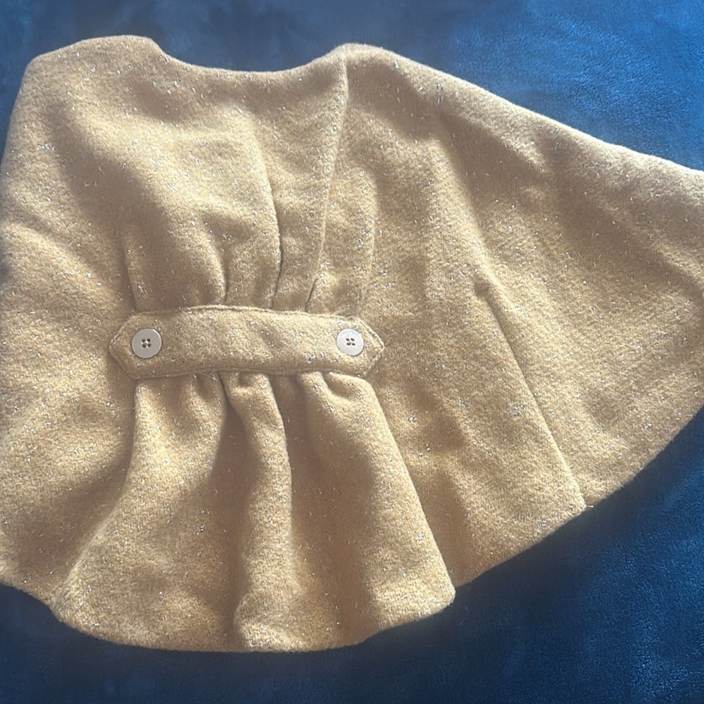Baby girl cape coat in mustard yellow - Picture 2 of 3